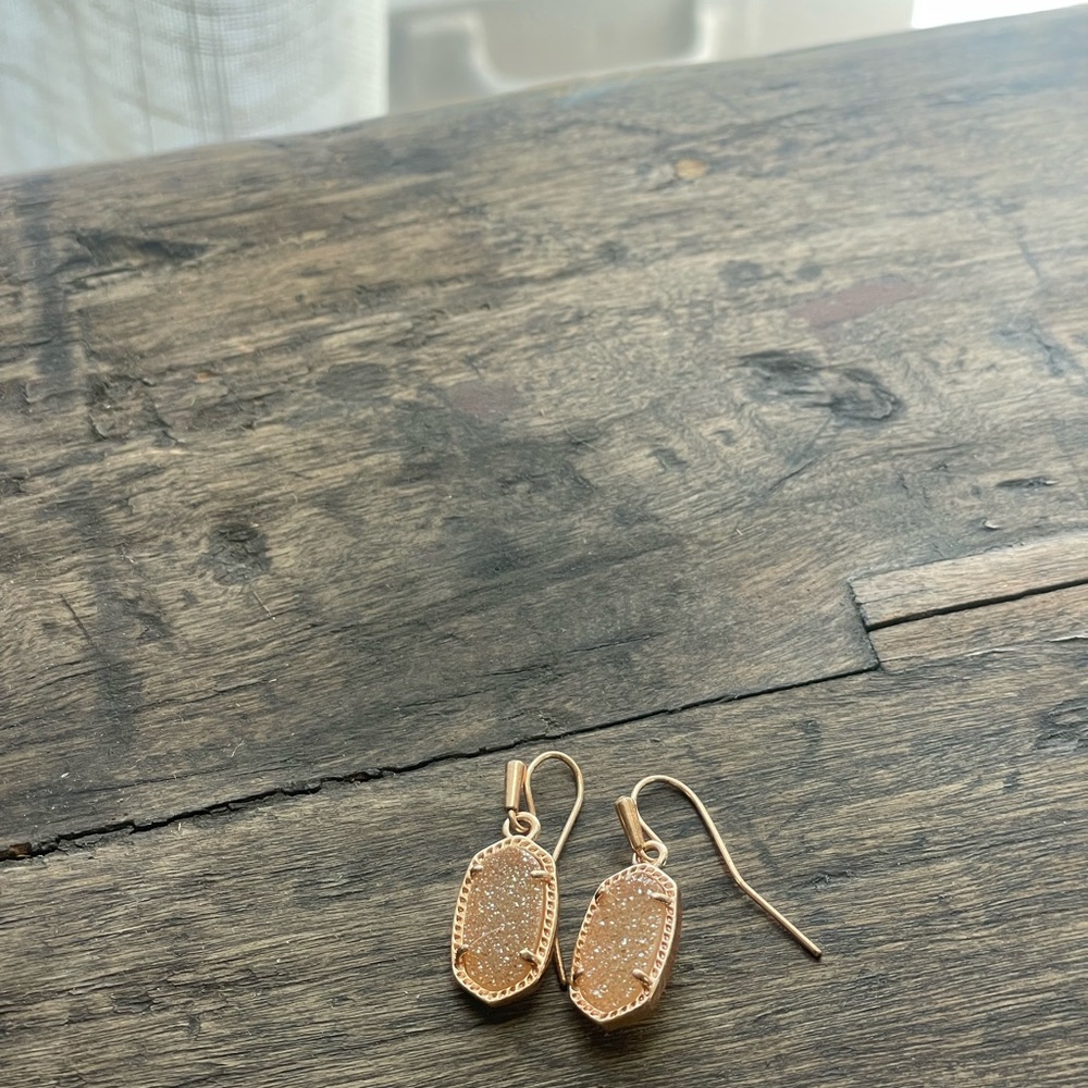 Kendra Scott Lee Gold Drop Earrings in Iridescent
